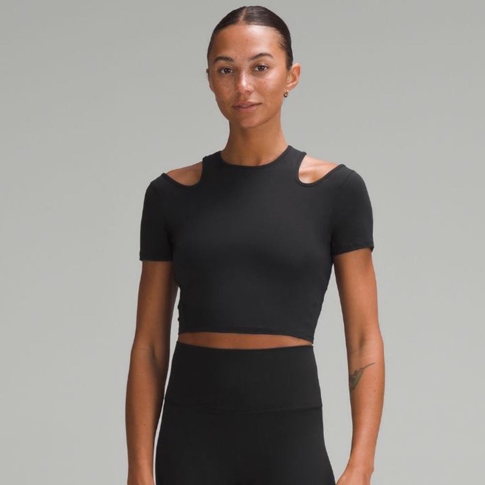 NWT lululemon Shoulder Cut-Out Yoga T-Shirt in black Size 4